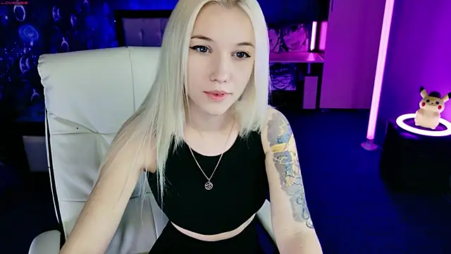 Snapshot of ShhhO_O chatting on October 2, 10:11 am ShhhO O online show from October 2, 10:11 am