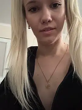 Snapshot of ShhhO_O chatting on October 7, 5:37 am ShhhO O online show from October 7, 5:37 am