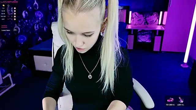 Snapshot of ShhhO_O chatting on October 13, 5:57 pm ShhhO O online show from October 13, 5:57 pm