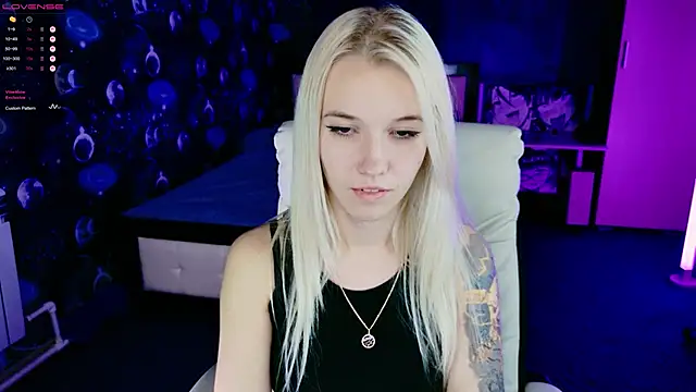 Snapshot of ShhhO_O chatting on October 14, 5:14 pm ShhhO O online show from October 14, 5:14 pm