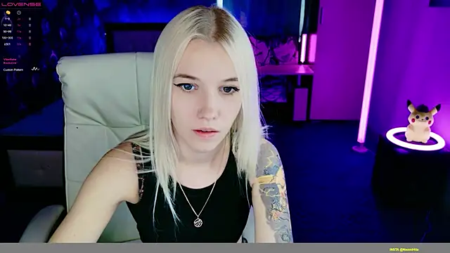 Snapshot of ShhhO_O chatting on October 20, 10:27 am ShhhO O online show from October 20, 10:27 am