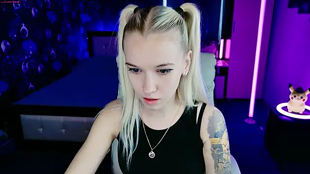 Snapshot of ShhhO_O chatting on October 30, 9:44 am ShhhO O online show from October 30, 9:44 am