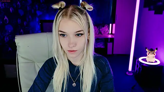 Snapshot of ShhhO_O chatting on November 4, 12:04 pm ShhhO O online show from November 4, 12:04 pm