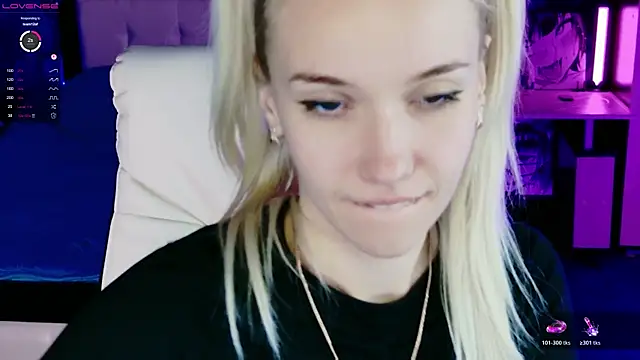 Snapshot of ShhhO_O chatting on November 13, 4:50 pm ShhhO O online show from November 13, 4:50 pm