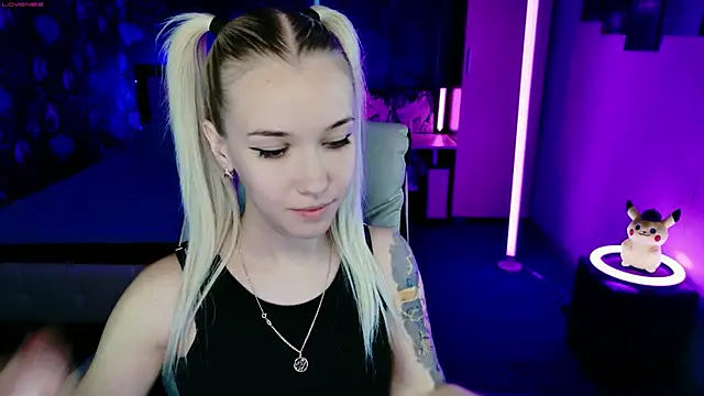 Snapshot of ShhhO_O chatting on November 19, 10:48 am ShhhO O online show from November 19, 10:48 am