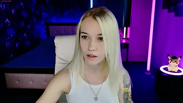 Snapshot of ShhhO_O chatting on November 22, 10:14 am ShhhO O online show from November 22, 10:14 am