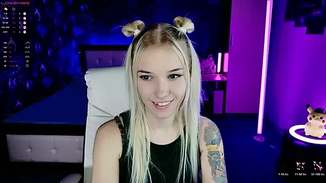 Snapshot of ShhhO_O chatting on November 25, 2:28 pm ShhhO O online show from November 25, 2:28 pm