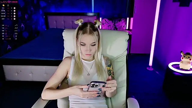 Snapshot of ShhhO_O chatting on November 29, 12:08 pm ShhhO O online show from November 29, 12:08 pm