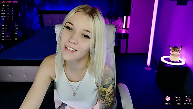 Snapshot of ShhhO_O chatting on November 30, 2:32 pm ShhhO O online show from November 30, 2:32 pm