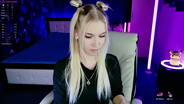 Snapshot of ShhhO_O chatting on December 1, 4:56 pm ShhhO O online show from December 1, 4:56 pm