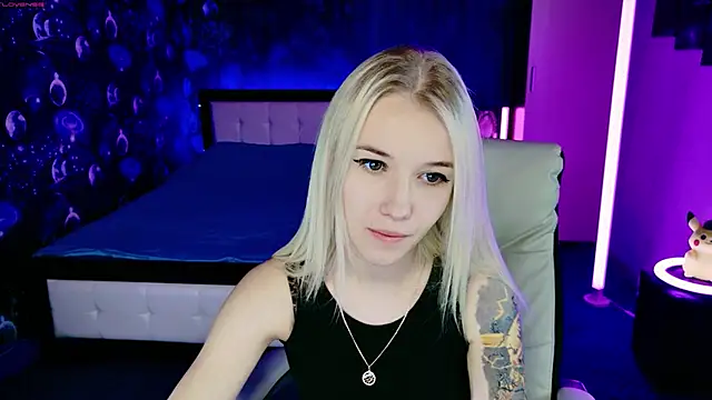 Snapshot of ShhhO_O chatting on December 5, 1:31 pm ShhhO O online show from December 5, 1:31 pm