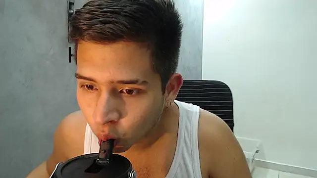 Snapshot of harold_18_ chatting on February 13, 5:09 pm harold 18 online show from February 13, 5:09 pm