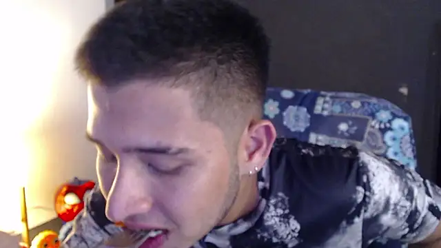 Snapshot of harold_18_ chatting on February 25, 8:07 pm harold 18 online show from February 25, 8:07 pm