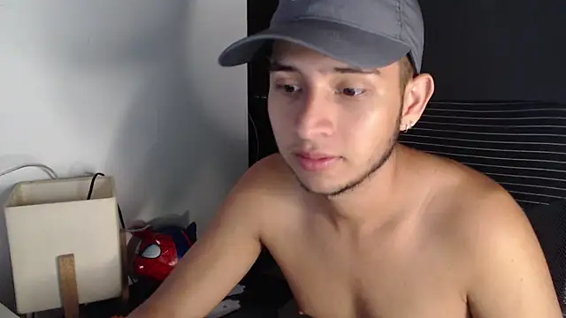 Snapshot of harold_18_ chatting on April 16, 6:09 pm harold 18 online show from April 16, 6:09 pm