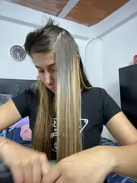 Snapshot of Iris_love18 chatting on February 5, 11:28 pm Iris love18 online show from February 5, 11:28 pm