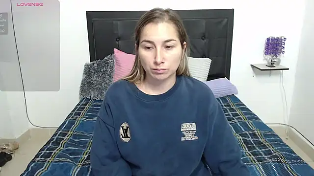 Snapshot of Iris_love18 chatting on February 13, 11:50 am Iris love18 online show from February 13, 11:50 am