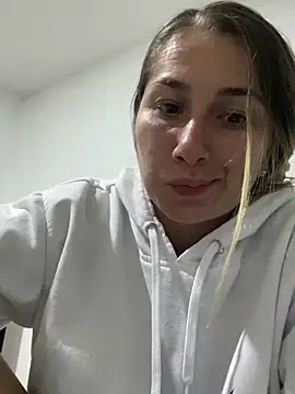 Snapshot of Iris_love18 chatting on February 15, 1:31 am Iris love18 online show from February 15, 1:31 am