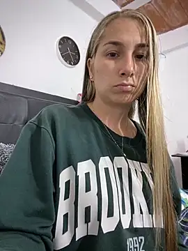 Snapshot of Iris_love18 chatting on March 12, 7:38 pm Iris love18 online show from March 12, 7:38 pm