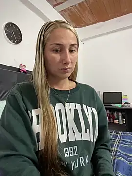 Snapshot of Iris_love18 chatting on March 12, 11:44 pm Iris love18 online show from March 12, 11:44 pm