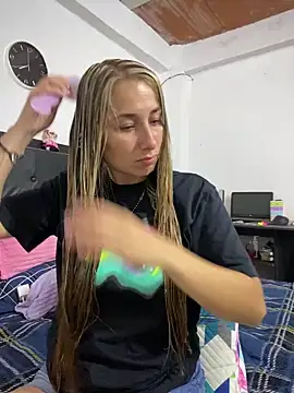 Snapshot of Iris_love18 chatting on March 22, 12:39 am Iris love18 online show from March 22, 12:39 am