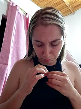 Snapshot of Iris_love18 chatting on February 14, 2:30 am Iris love18 online show from February 14, 2:30 am