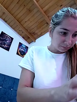 Snapshot of Iris_love18 chatting on February 20, 1:55 pm Iris love18 online show from February 20, 1:55 pm