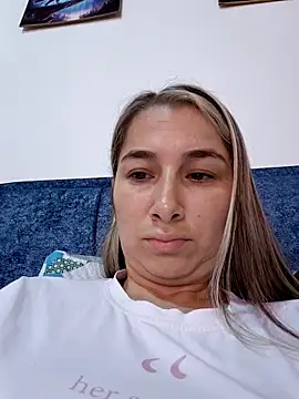 Snapshot of Iris_love18 chatting on February 21, 2:18 pm Iris love18 online show from February 21, 2:18 pm