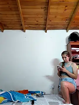 Snapshot of Iris_love18 chatting on February 26, 2:38 pm Iris love18 online show from February 26, 2:38 pm