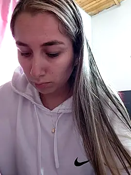 Snapshot of Iris_love18 chatting on March 2, 1:40 pm Iris love18 online show from March 2, 1:40 pm