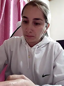 Snapshot of Iris_love18 chatting on March 19, 2:37 am Iris love18 online show from March 19, 2:37 am