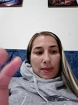 Snapshot of Iris_love18 chatting on March 25, 3:45 am Iris love18 online show from March 25, 3:45 am