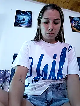 Snapshot of Iris_love18 chatting on June 6, 3:50 pm Iris love18 online show from June 6, 3:50 pm
