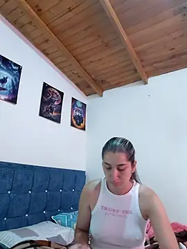 Snapshot of Iris_love18 chatting on June 12, 1:43 pm Iris love18 online show from June 12, 1:43 pm