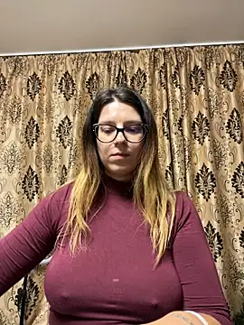 NadiraNoor online show from October 7, 8:28 pm