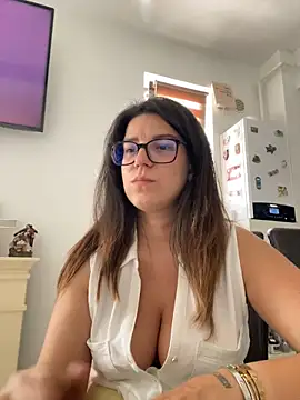 NadiraNoor online show from June 1, 8:38 am