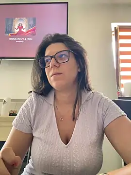 NadiraNoor online show from June 11, 7:39 am