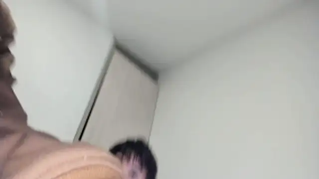 liamelf online show from March 28, 6:24 am