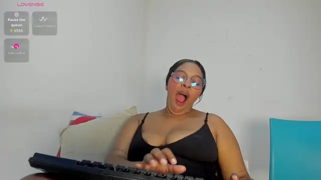 Snapshot of Maya_Graham chatting on July 27, 7:26 am Maya Graham online show from July 27, 7:26 am