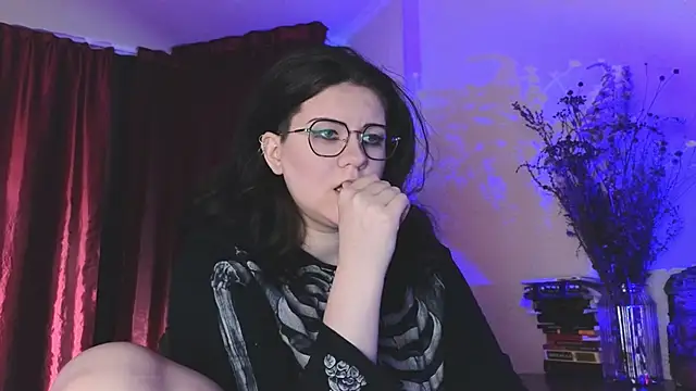 Laura Karamazov online show from December 21, 8:39 am