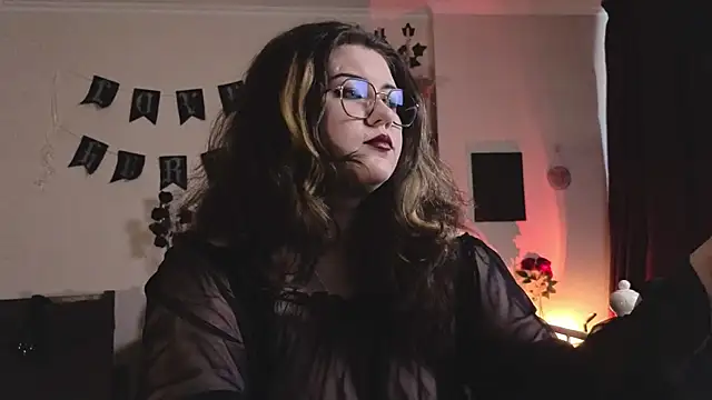 Snapshot of Laura_Karamazov chatting on February 13, 10:00 am Laura Karamazov online show from February 13, 10:00 am