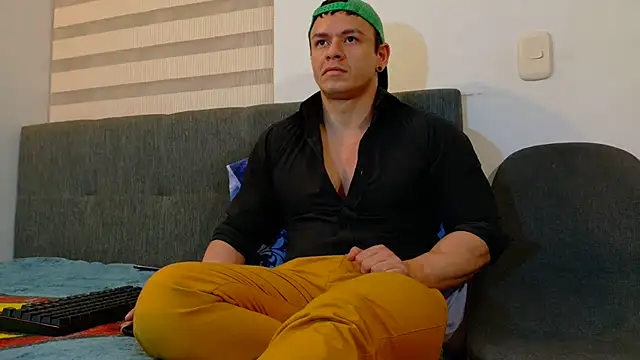 Snapshot of MarksMuscle chatting on March 6, 2:08 am MarksMuscle online show from March 6, 2:08 am