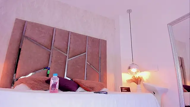 Martinaa Jones  online show from February 9, 4:07 pm