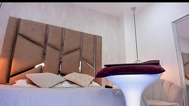 Martinaa Jones  online show from September 18, 7:38 pm