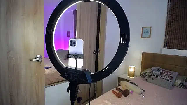 ShanonLe online show from January 22, 4:44 pm