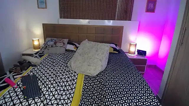 ShanonLe online show from February 20, 6:46 pm