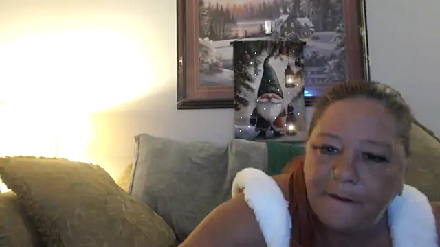 LexxiLeeds online show from December 22, 11:40 am