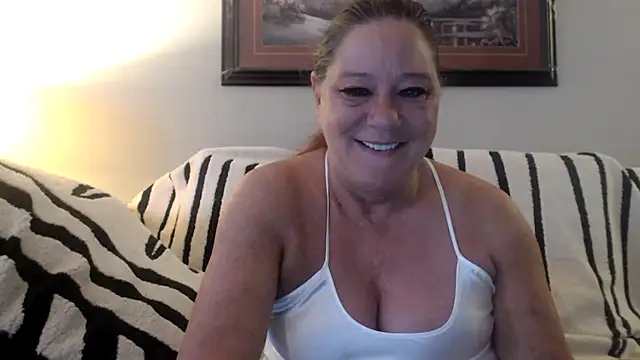 LexxiLeeds online show from May 13, 11:07 am