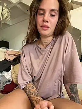 EmiliaCatalina online show from January 4, 8:48 pm