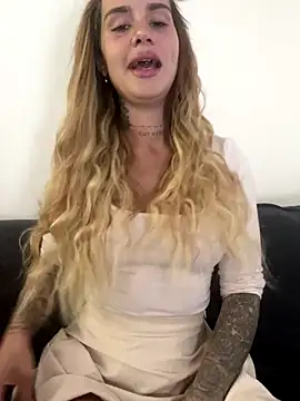 EmiliaCatalina online show from December 21, 7:21 pm