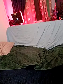 LillyAmore online show from March 7, 11:05 pm